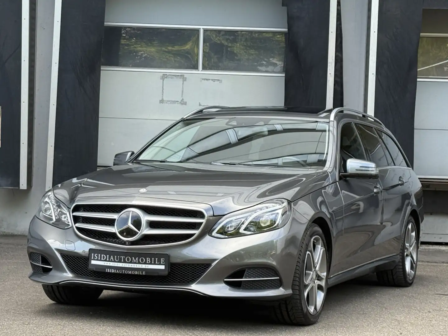 Mercedes-Benz E 400 Avantgarde LED Comand Standheizung 360° Gris - 1