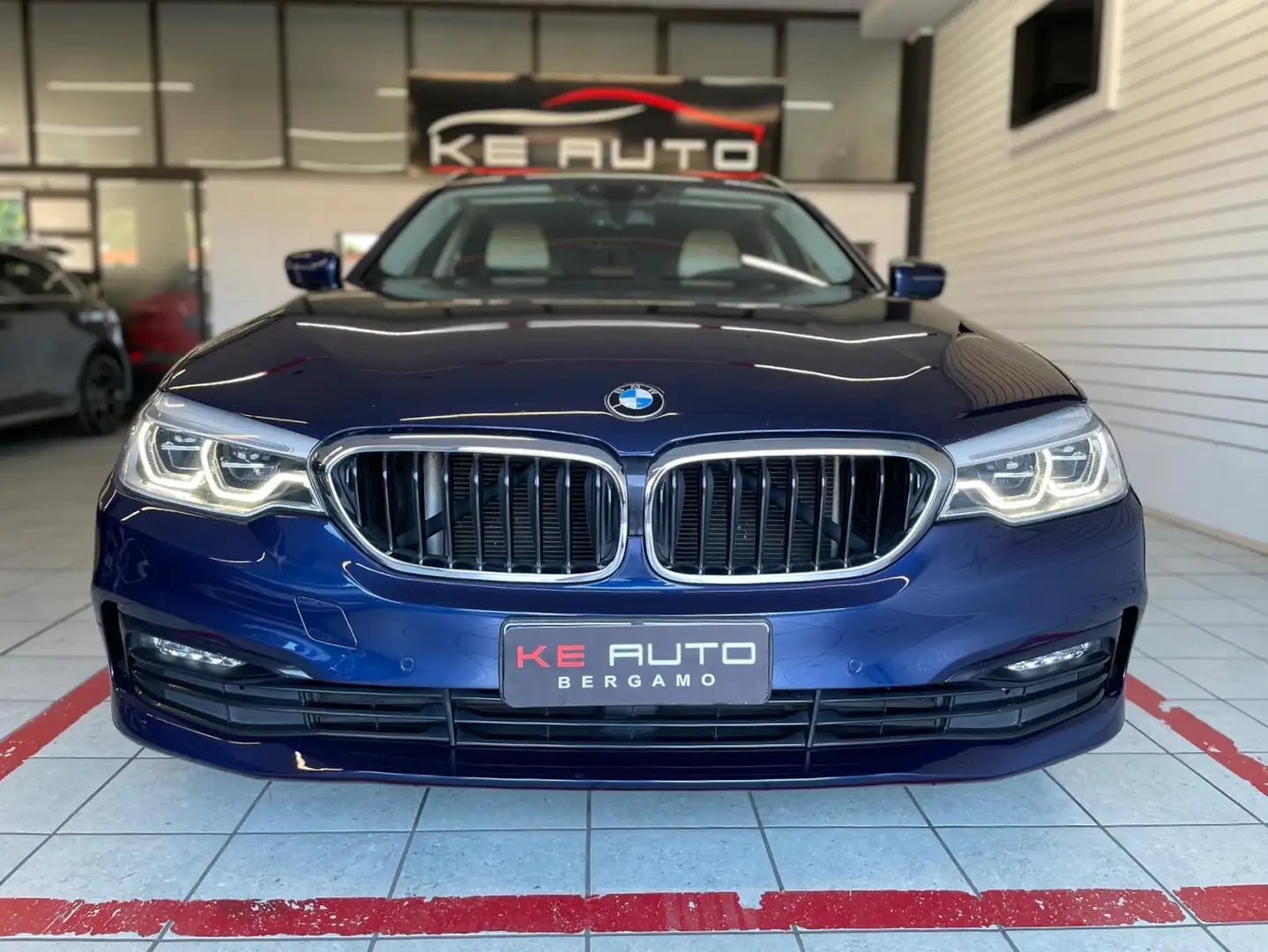 BMW 520 d Touring Luxury auto Blu/Azzurro - 2