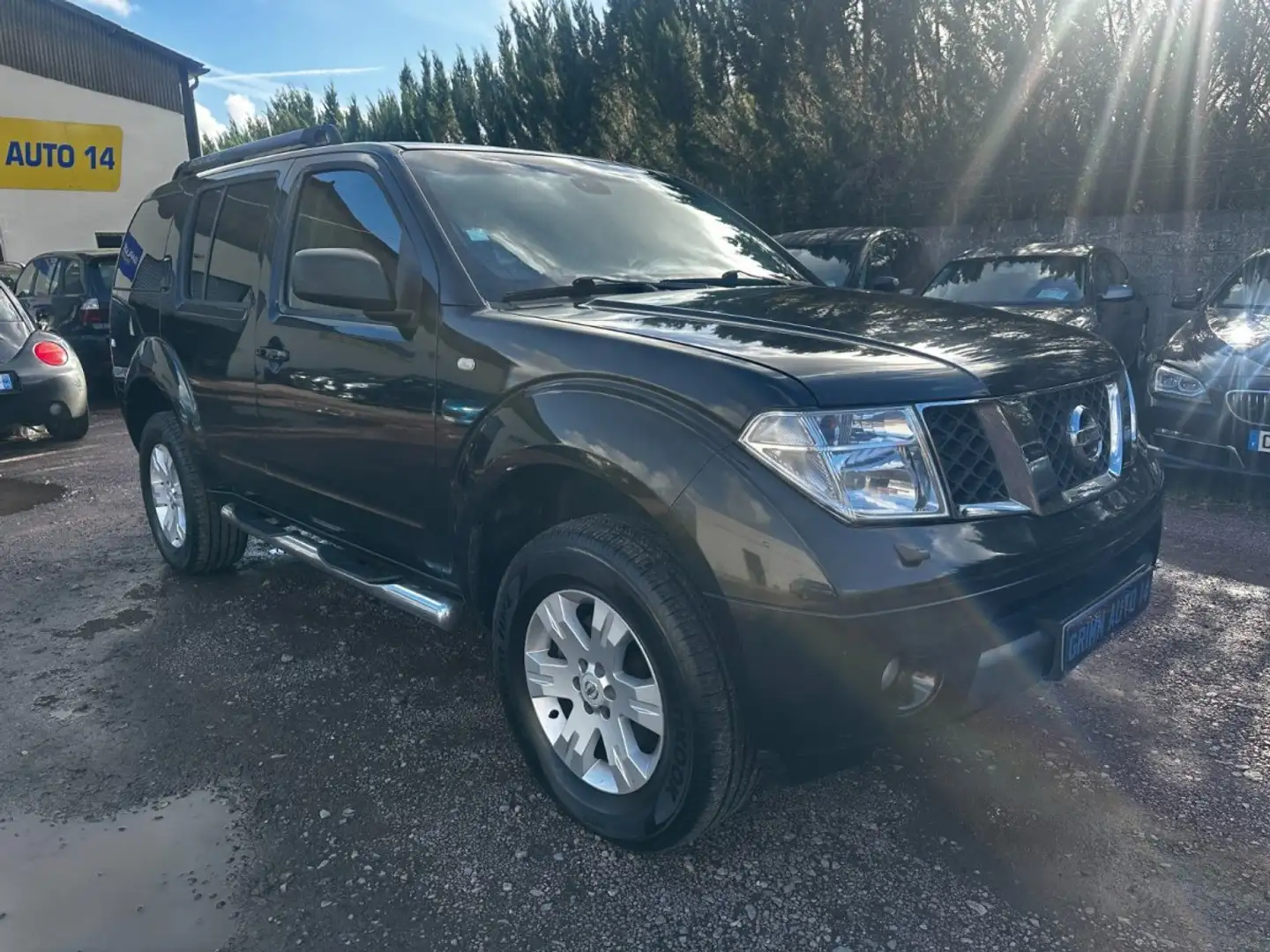 Nissan Pathfinder 2.5 dCi 175 Confort Schwarz - 2