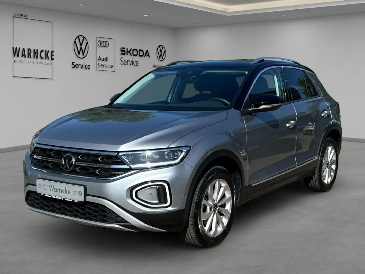 Volkswagen T-Roc 1.0 TSI Style LED ACC AHK NAV PDC RFK LM SHZ EasyO Zilver - 1