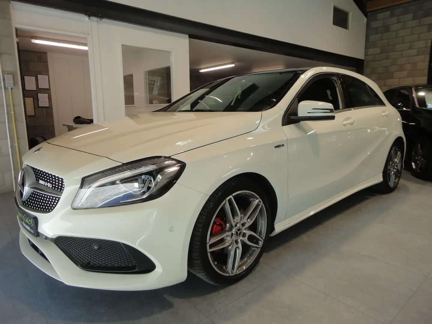 Mercedes-Benz A 180 PACK AMG TOIT OUVRANT+JALU+CAPT AV+ GARANTIE Blanc - 1