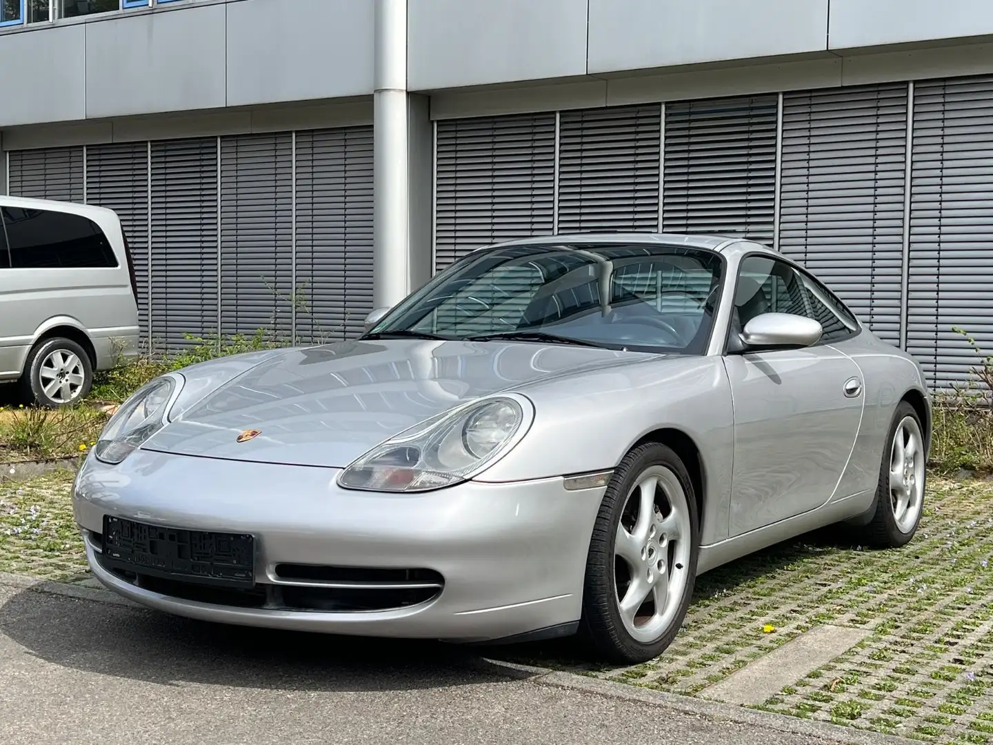 Porsche 996 Carrera 4 Coupé 3,4L*Navi*Automatik*S-Dach* Gris - 1