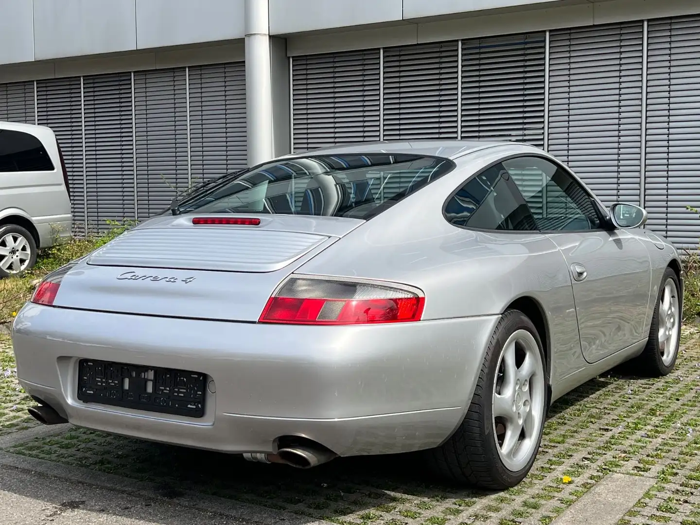 Porsche 996 Carrera 4 Coupé 3,4L*Navi*Automatik*S-Dach* Gris - 2
