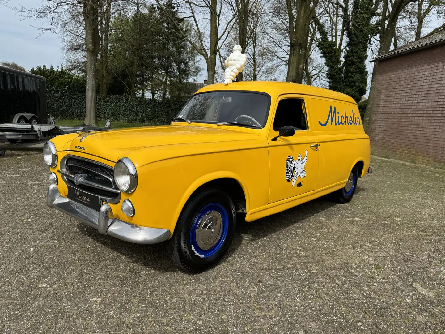 Peugeot 403 Commerciale Yellow - 1