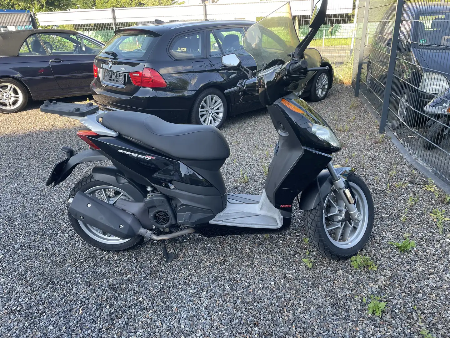 Aprilia Sportcity ONE 125 mit neuem TÜV (06/2027)! Noir - 1