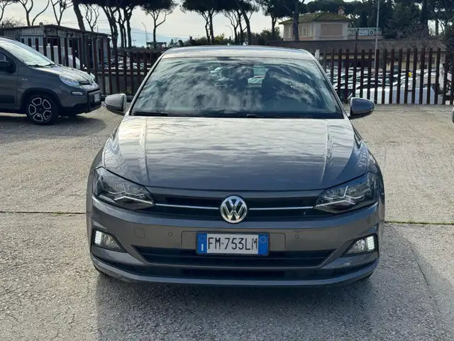 Volkswagen Polo view 2
