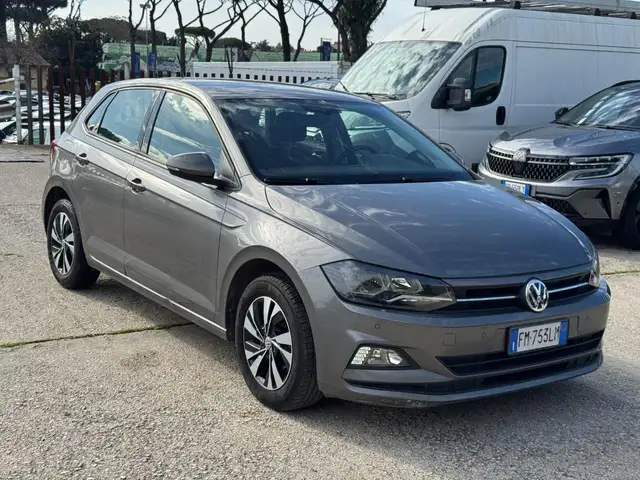 Volkswagen Polo view 3