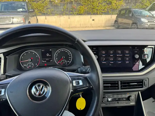 Volkswagen Polo view 10