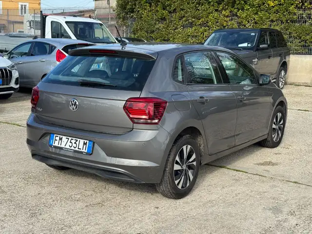 Volkswagen Polo view 4