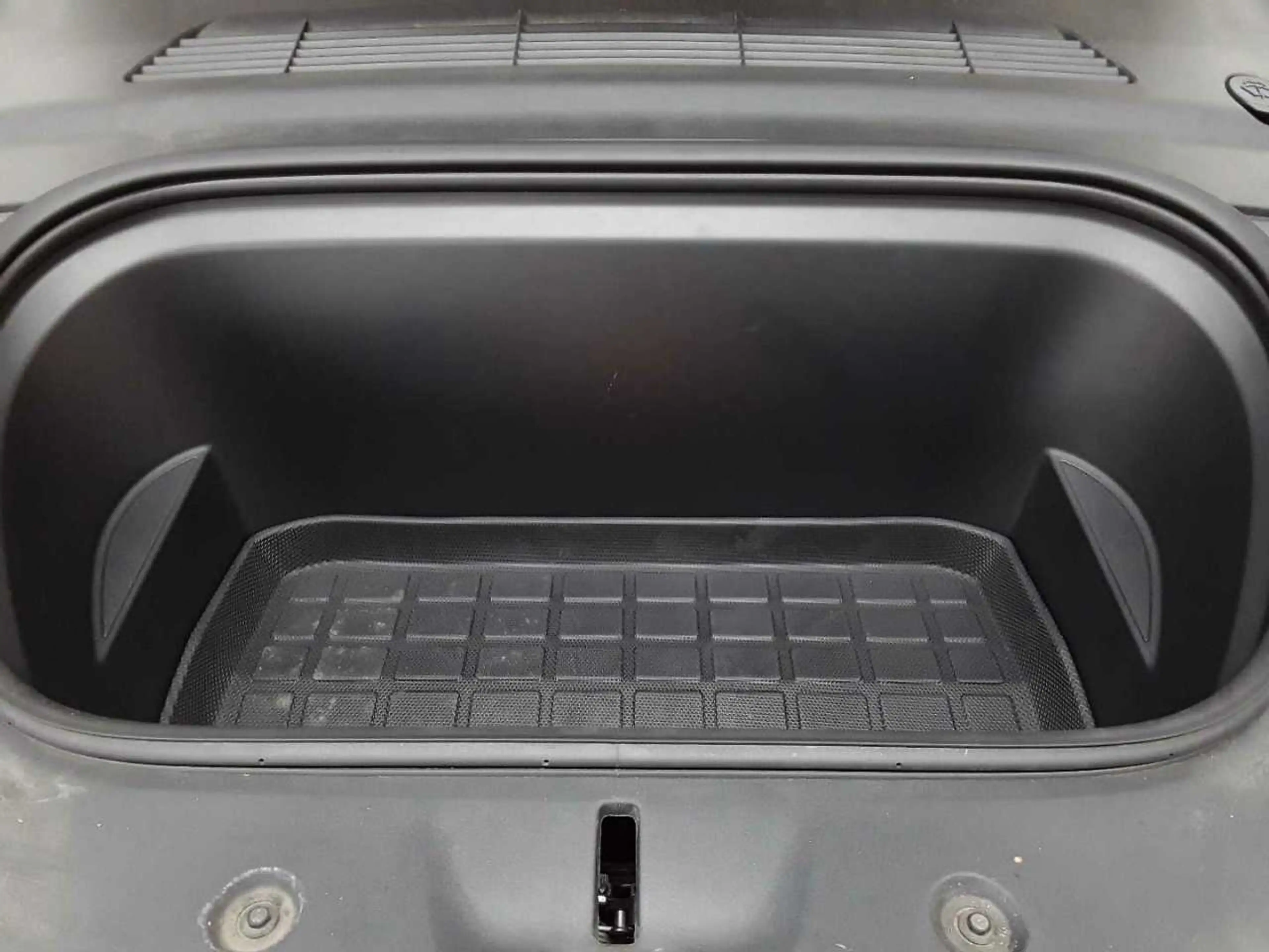Tesla Model Y Model Y Long Range Dual Motor AWD — photo 16
