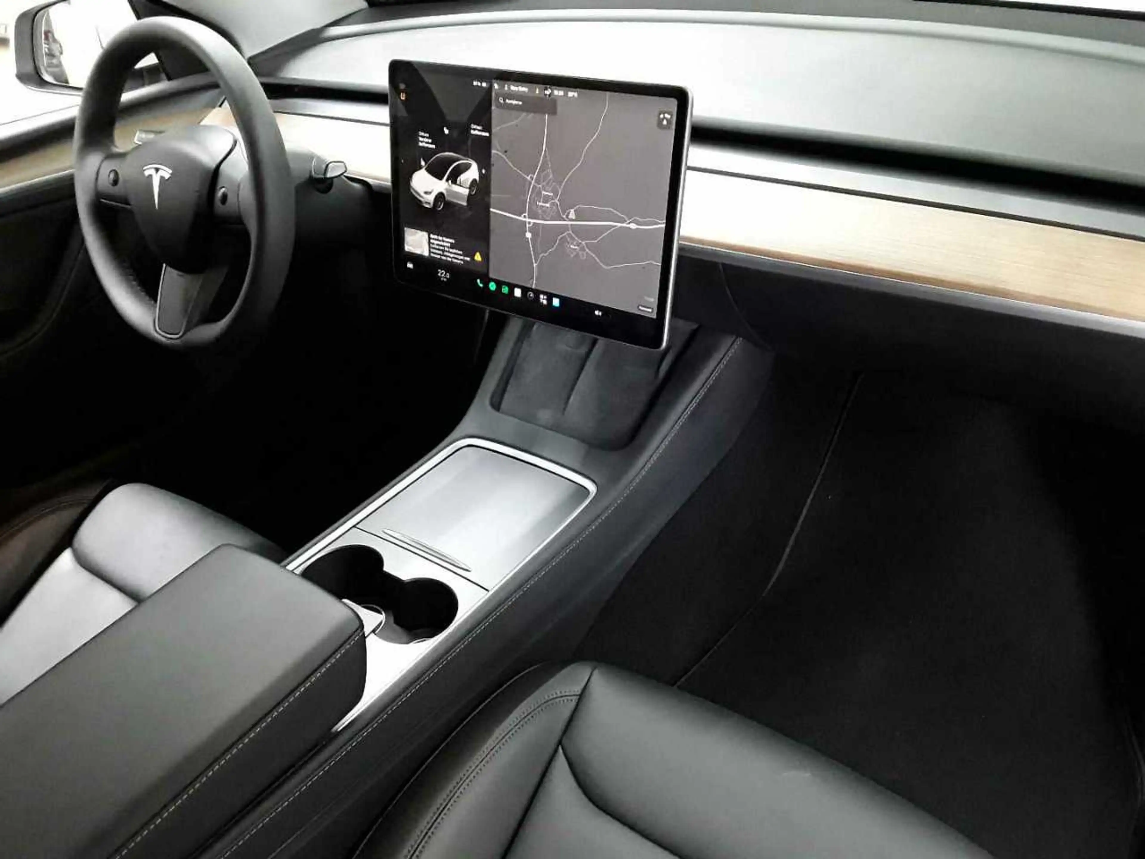 Tesla Model Y Model Y Long Range Dual Motor AWD — photo 9