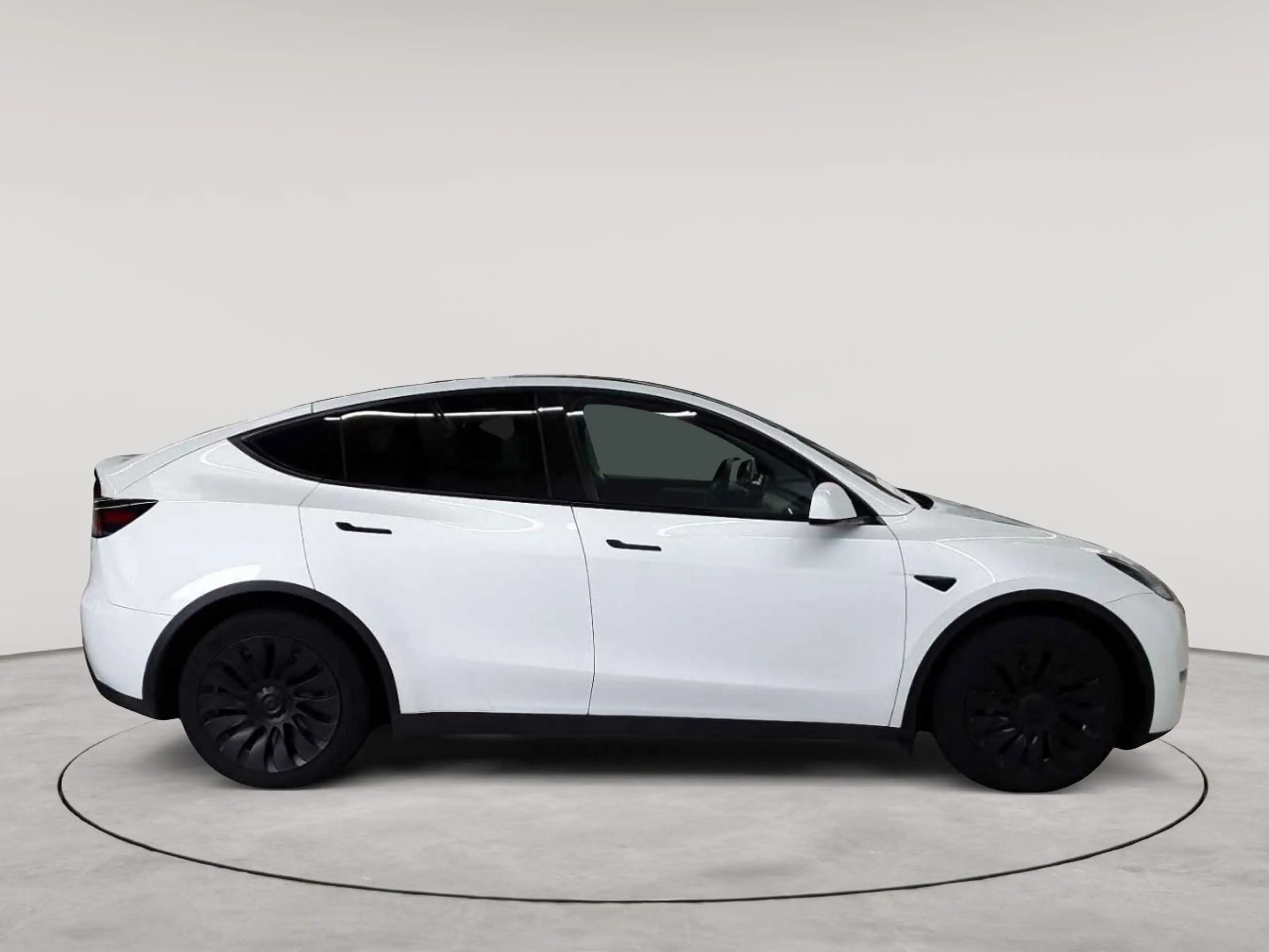 Tesla Model Y Model Y Long Range Dual Motor AWD — photo 3