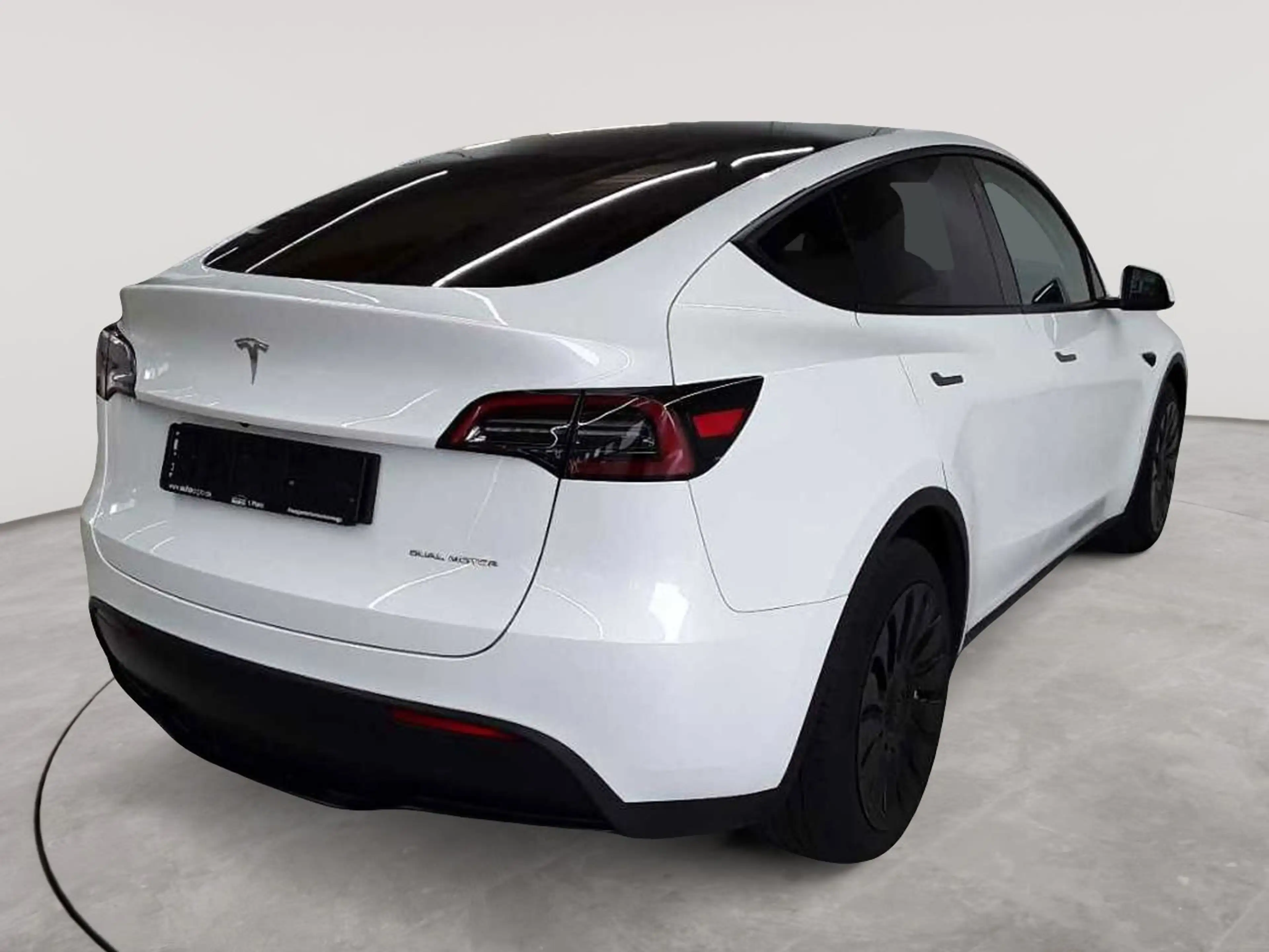 Tesla Model Y Model Y Long Range Dual Motor AWD — photo 4