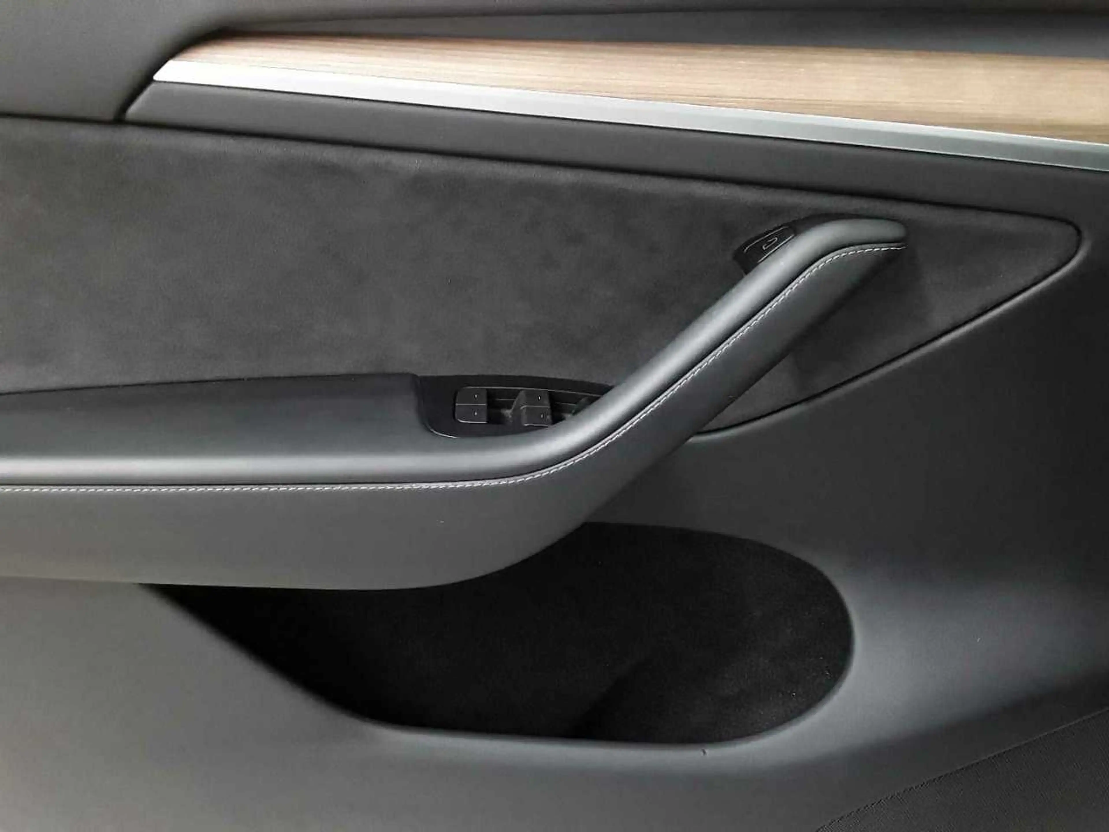 Tesla Model Y Model Y Long Range Dual Motor AWD — photo 18