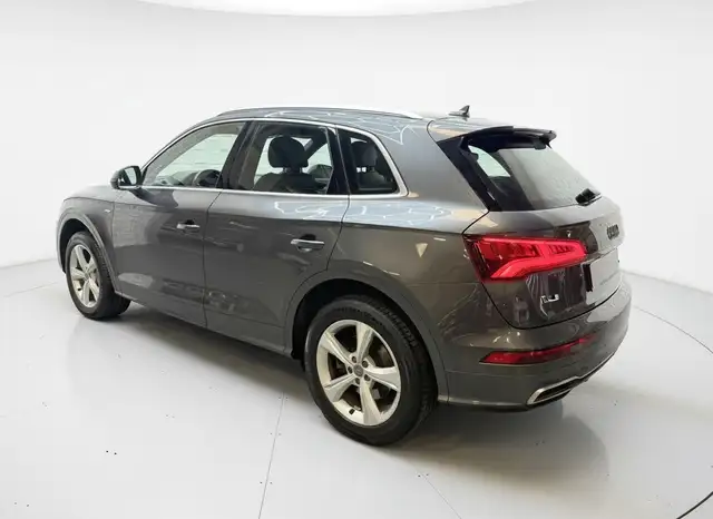 Audi Q5 view 8