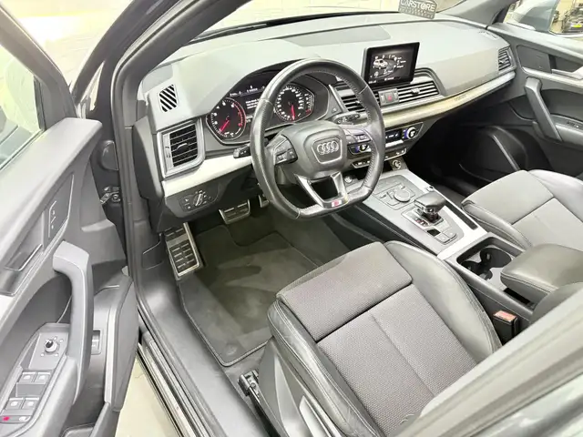Audi Q5 view 11