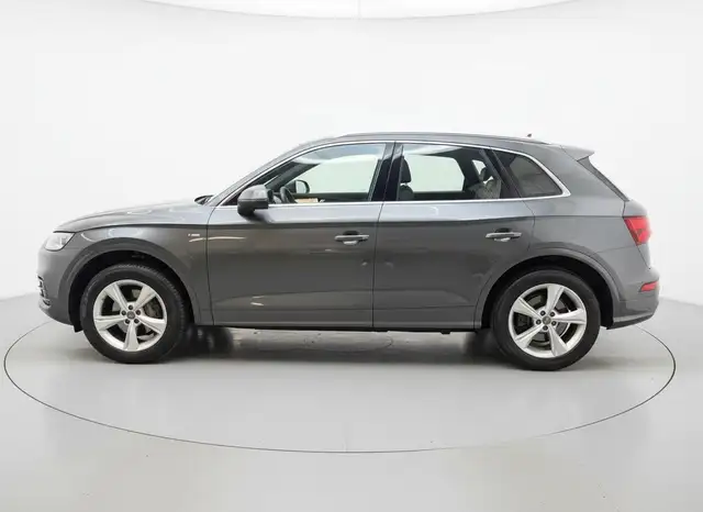 Audi Q5 view 4