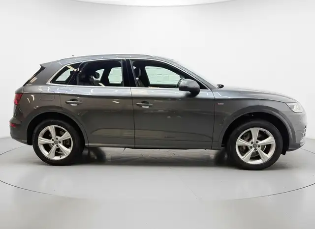 Audi Q5 view 3