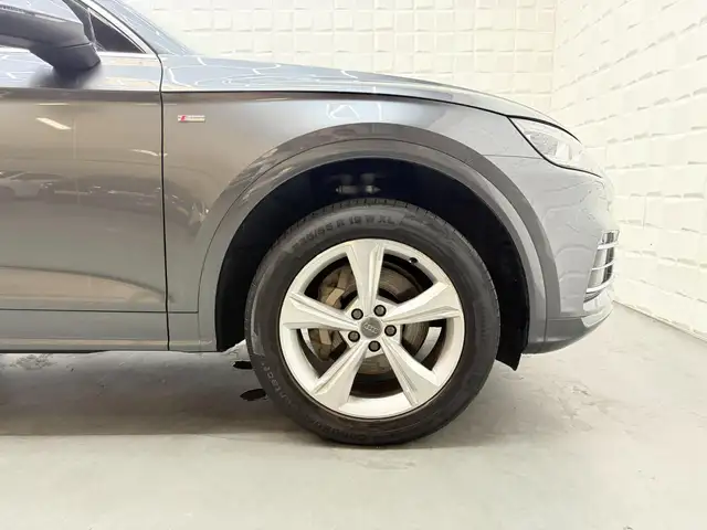 Audi Q5 view 9