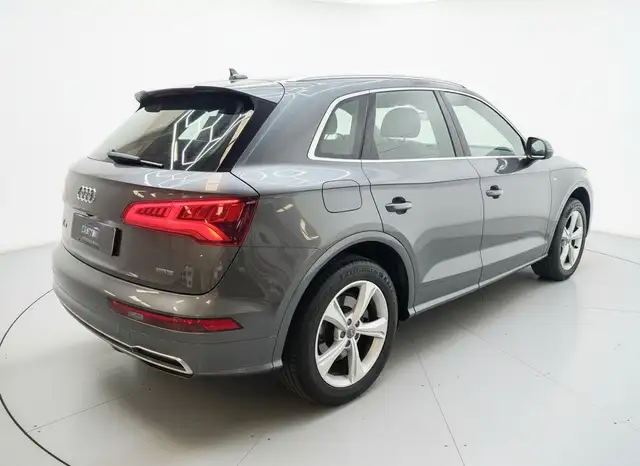 Audi Q5 view 5