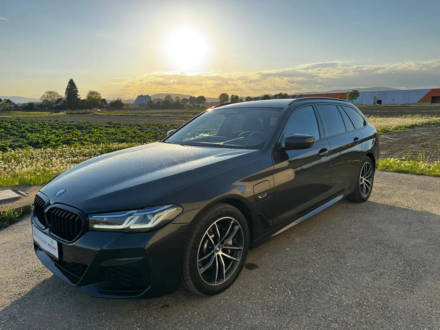 BMW 530 e xDrive Touring Aut. *M Sport; 1. Besitz; DAP uvm Grau - 1