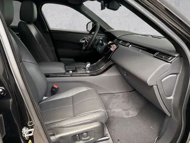 Land Rover Range Rover Velar view 3