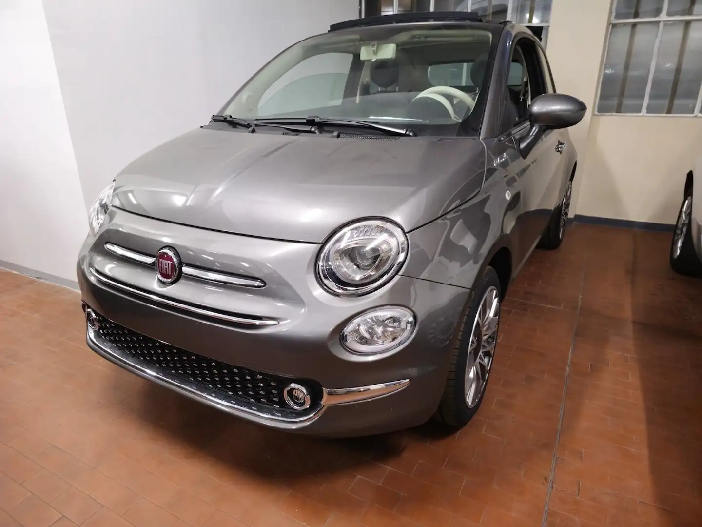 Fiat 500C 1.0 hybrid Dolcevita 70cv R16+TFT Gris - 1