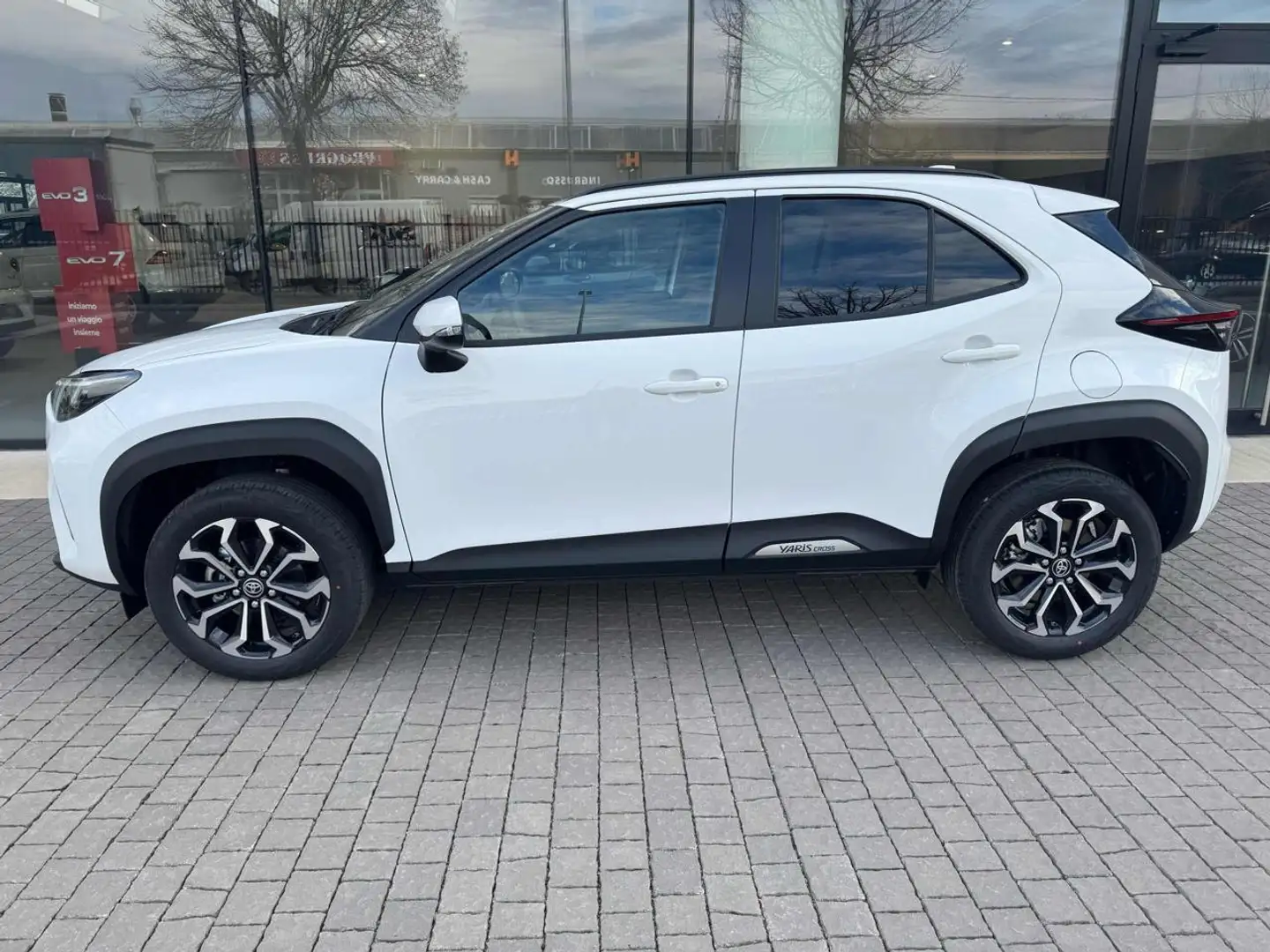 Toyota Yaris Cross 1.5 Hybrid 5p. E-CVT Trend IVA ESPOSTA Blu/Azzurro - 2