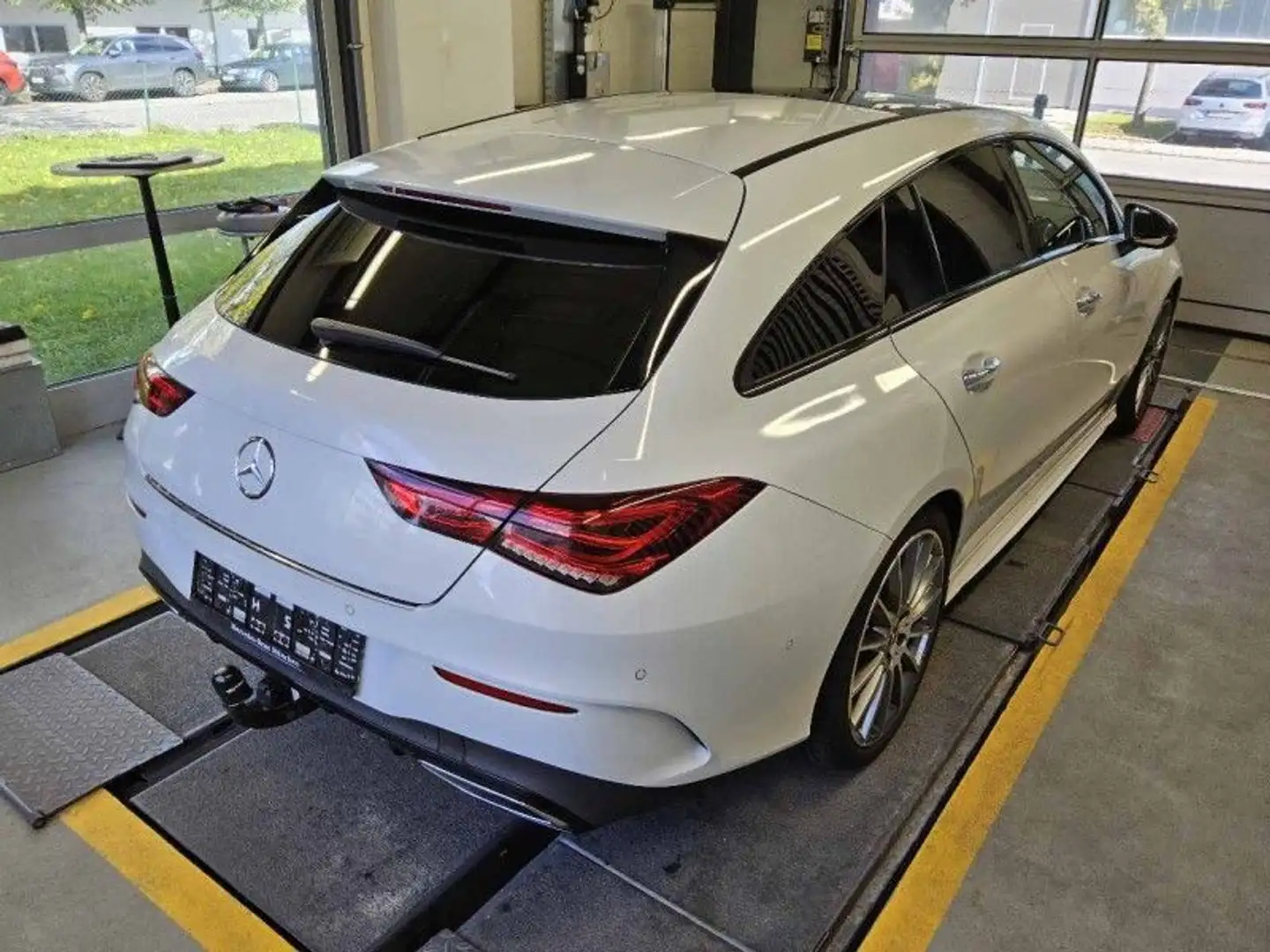Mercedes-Benz CLA 200 AMG Night|Pano|Ambiente Weiß - 2