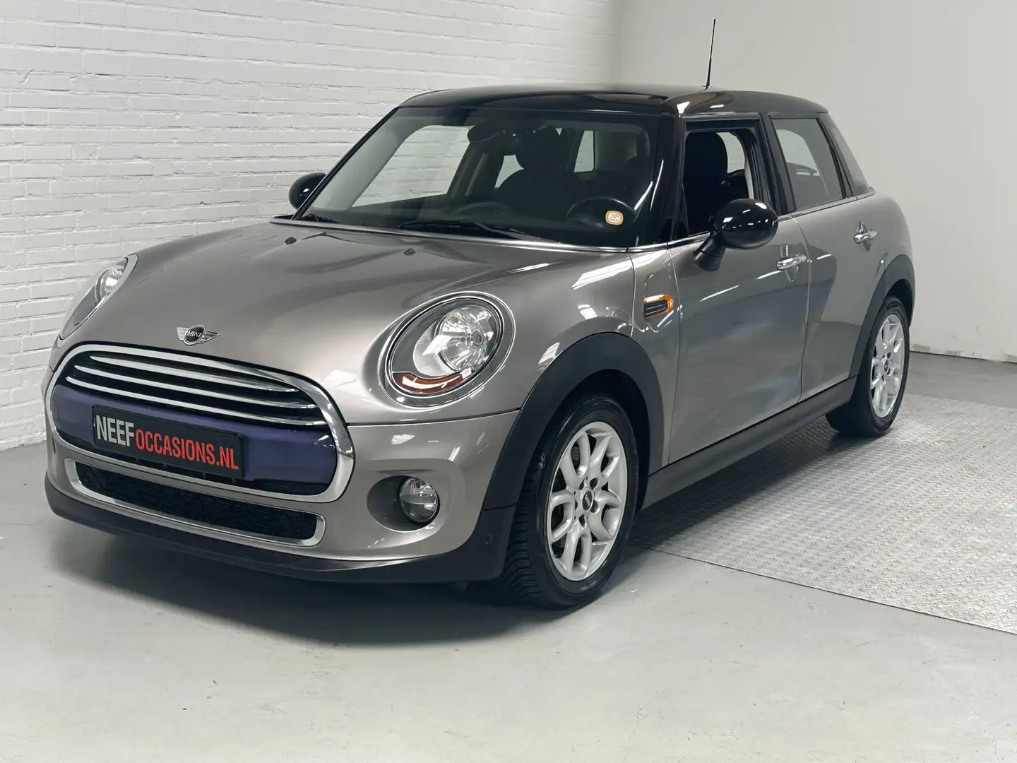 MINI Cooper Mini 1.5 Airco / Cruise / Elk.Pakket / Start-Stop Grijs - 1