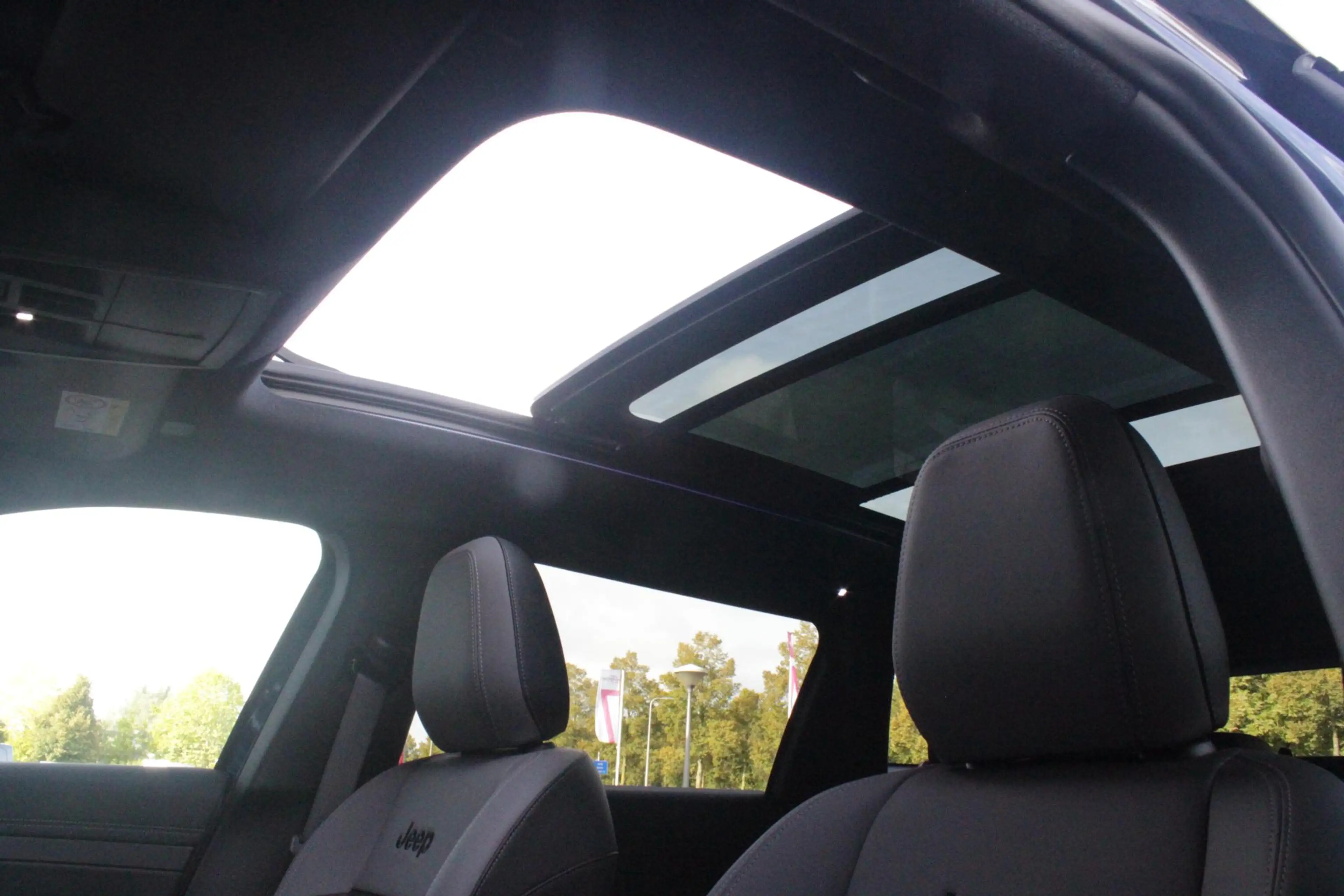 Jeep Compass 1.2 145PK e-Hybrid FIRST EDITION | PANORAMADAK: TW — photo 33
