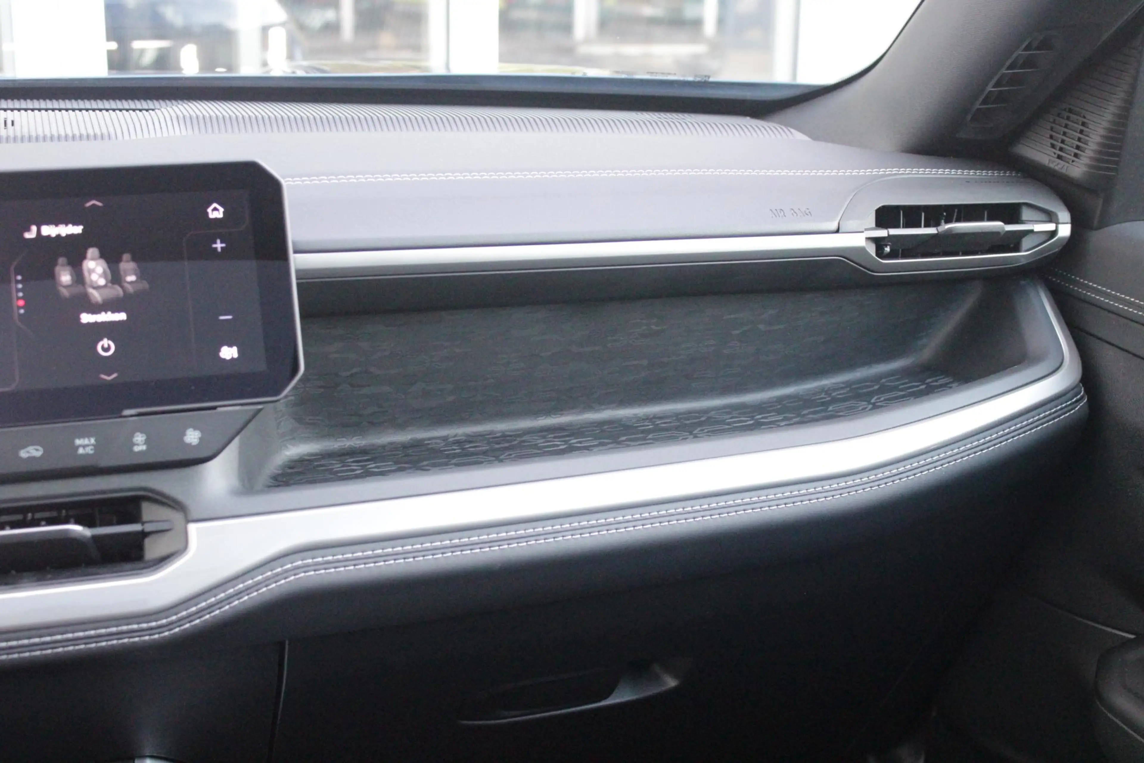 Jeep Compass 1.2 145PK e-Hybrid FIRST EDITION | PANORAMADAK: TW — photo 44
