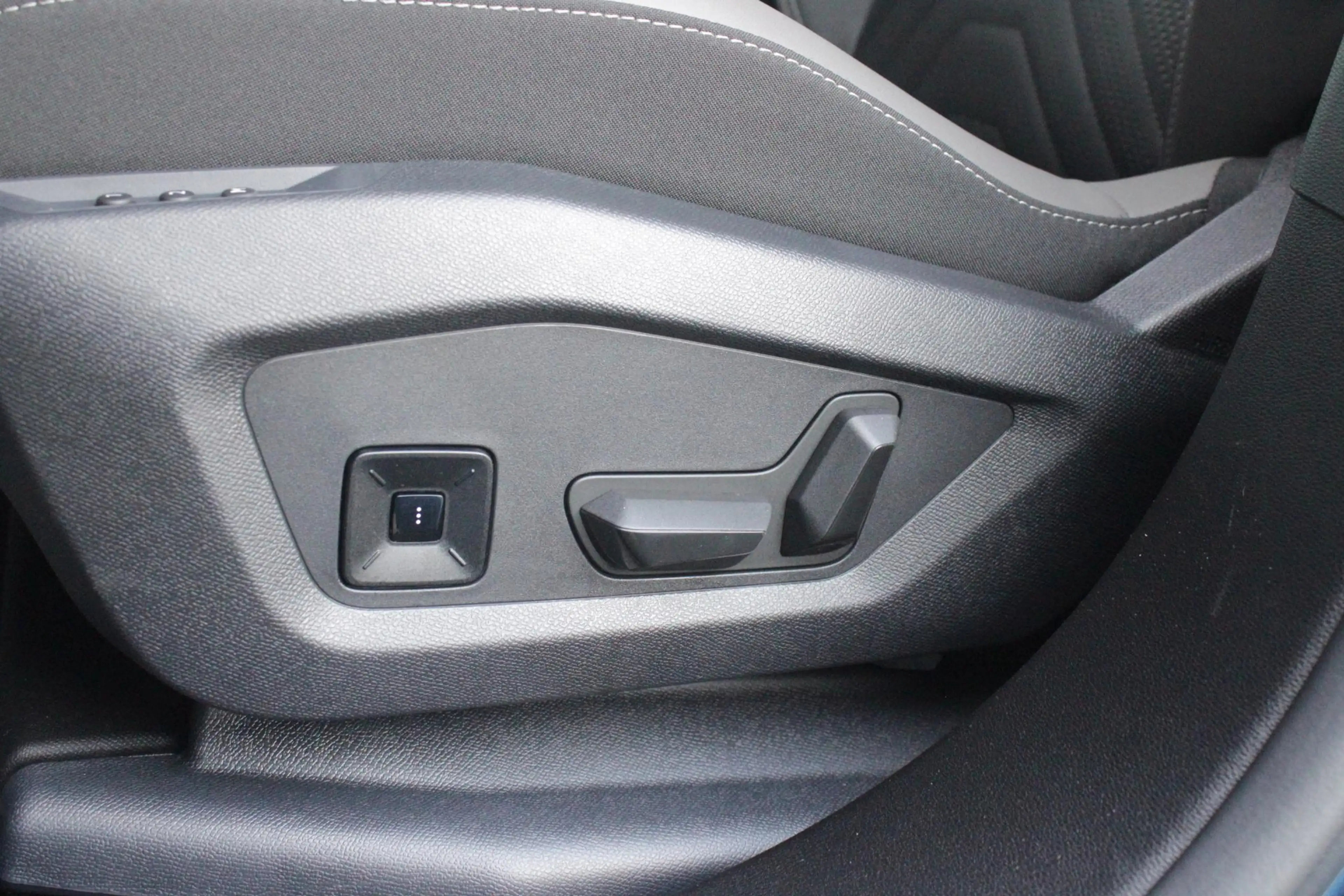 Jeep Compass 1.2 145PK e-Hybrid FIRST EDITION | PANORAMADAK: TW — photo 18
