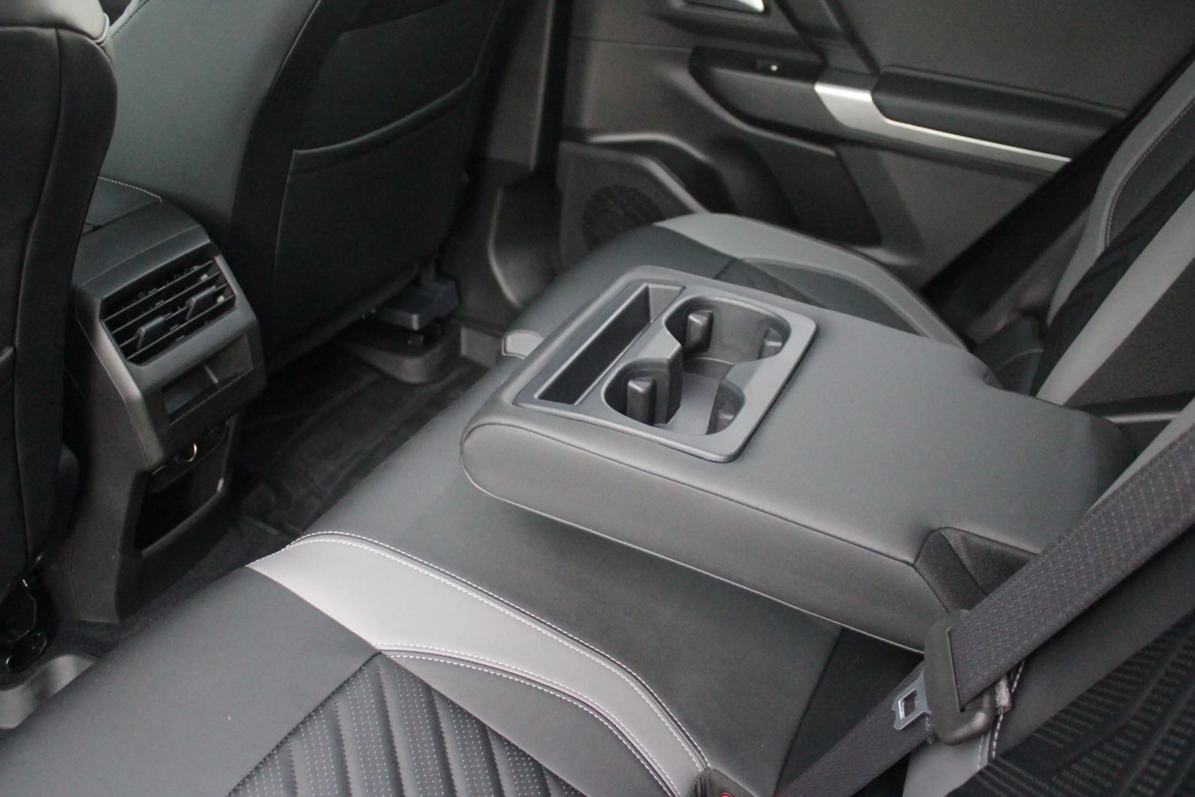 Jeep Compass 1.2 145PK e-Hybrid FIRST EDITION | PANORAMADAK: TW — photo 37
