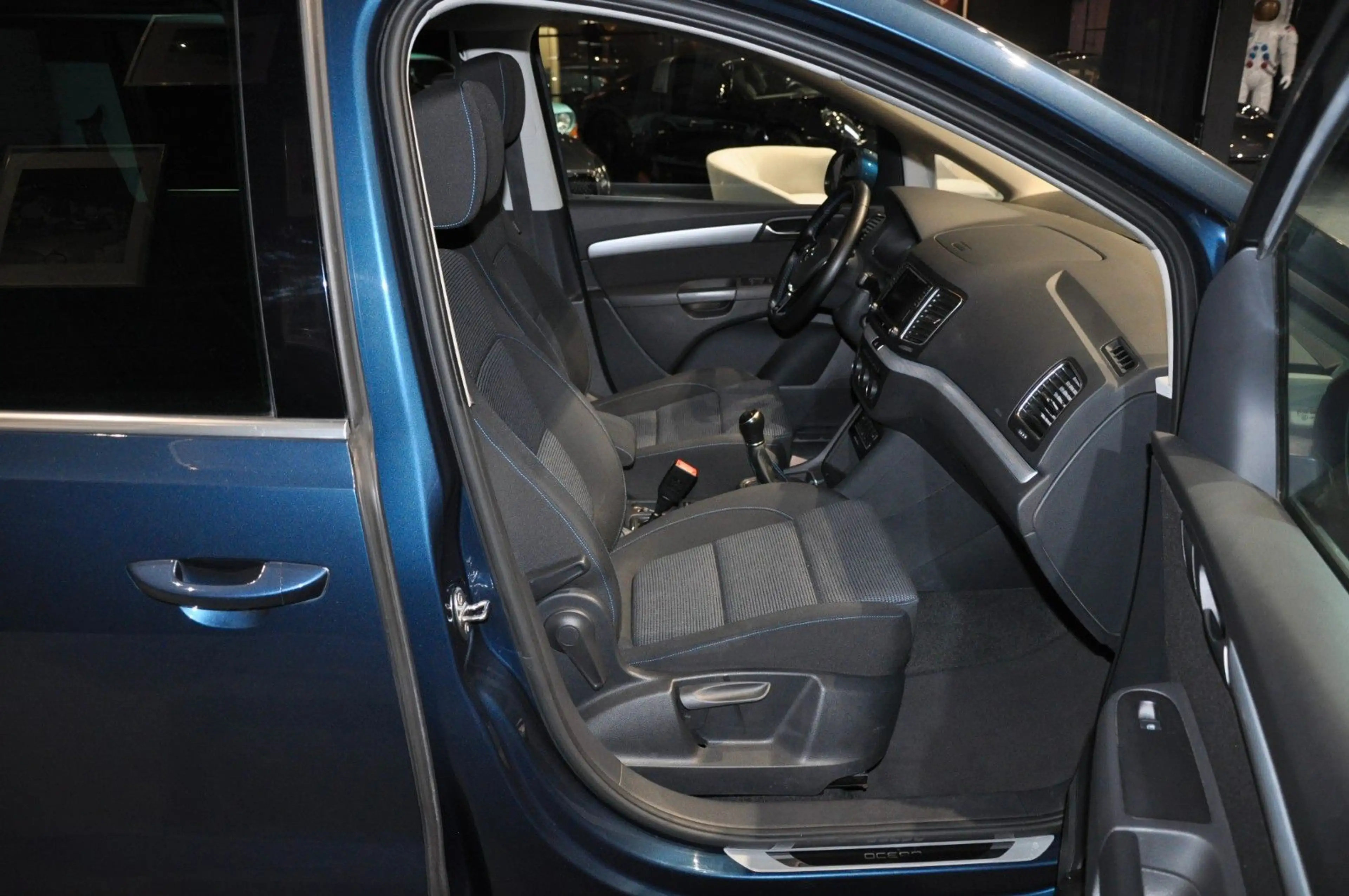 Volkswagen Sharan Ocean / 7 Sitzer / — photo 11