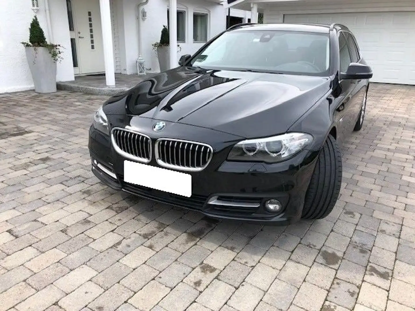 BMW 520 xDRIVE Zwart - 1