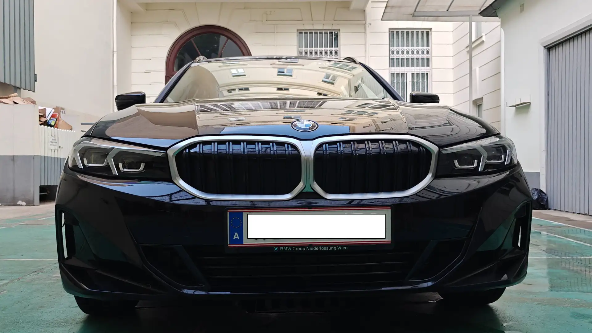 BMW 318 318i Touring Aut. Schwarz - 2