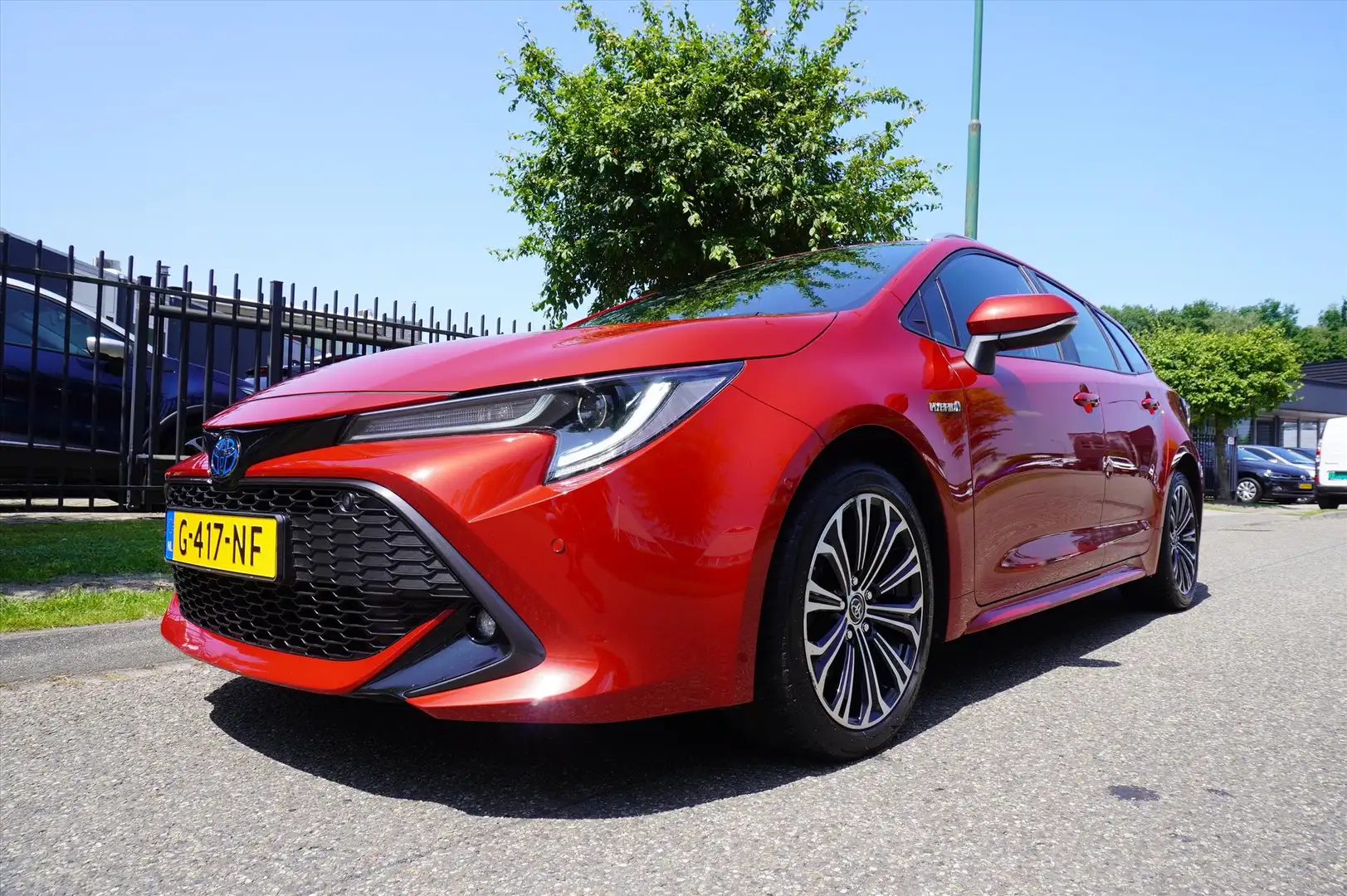 Toyota Corolla Touring Sports 2.0 Hybrid 184pk CVT Business Intro Rood - 1