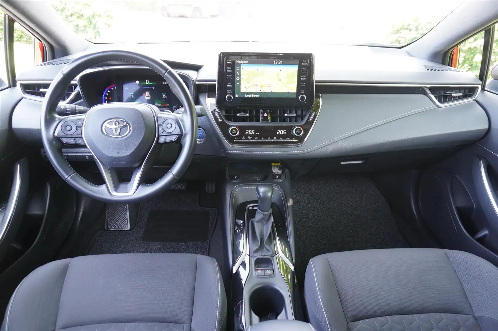 Toyota Corolla Touring Sports 2.0 Hybrid 184pk CVT Business Intro Rood - 2