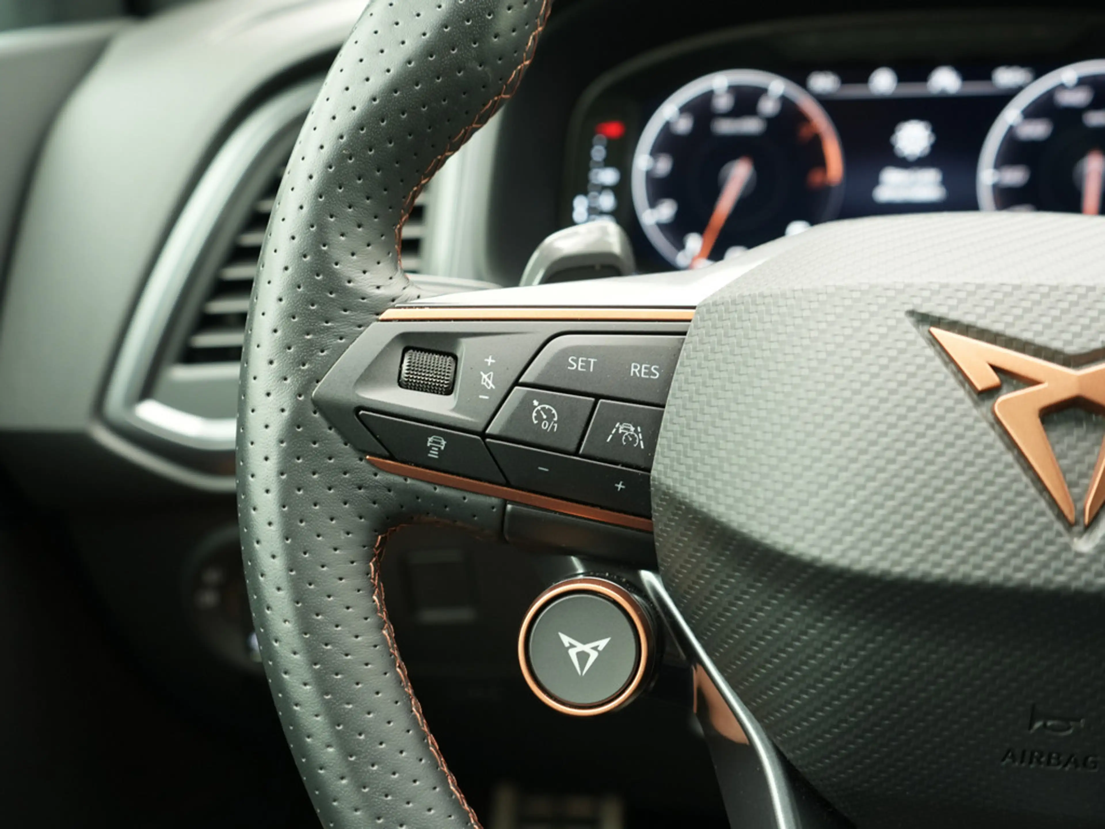 CUPRA Ateca DSG VIRT AHK ACC KAM NAVI SHZ PDC LED — photo 5