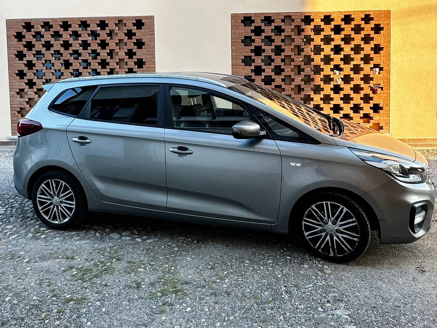 Kia Carens Carens IV 2017 1.7 crdi Class Šedá - 2