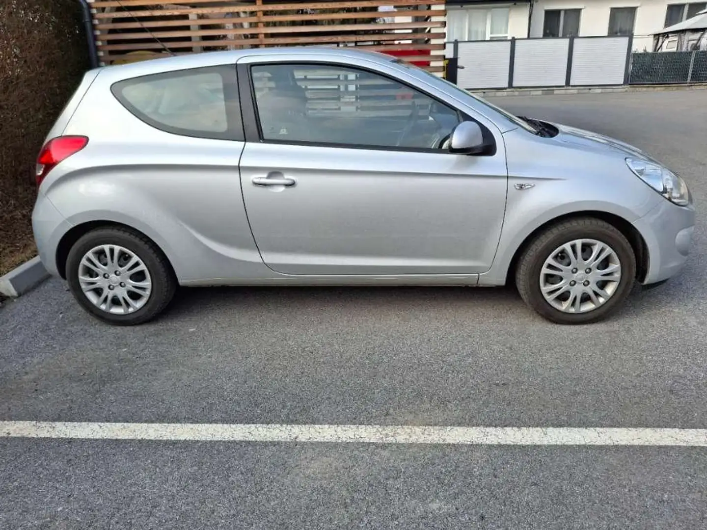 Hyundai i20 i20 1,25 Silber - 1