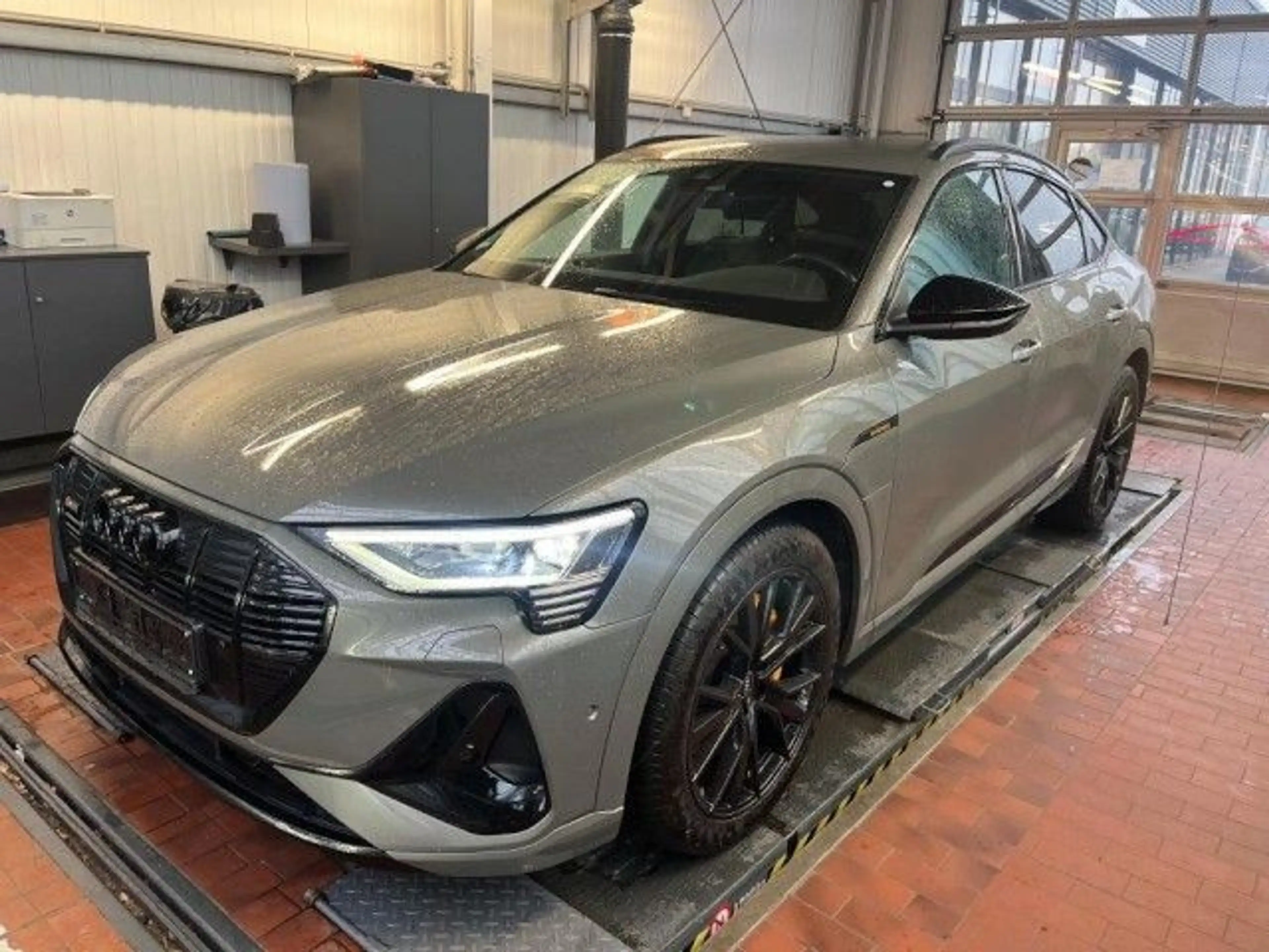 Audi e-tron 55 quattro S line BLACK EDITION — photo 2