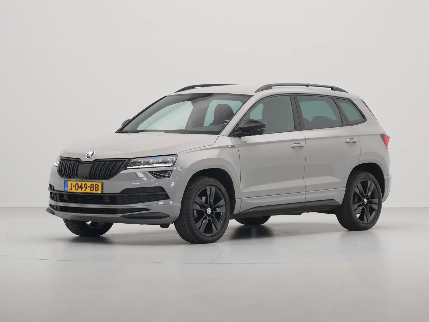 Skoda Karoq 1.5 TSI ACT 150pk DSG Sportline Business Navigatie Gris - 2