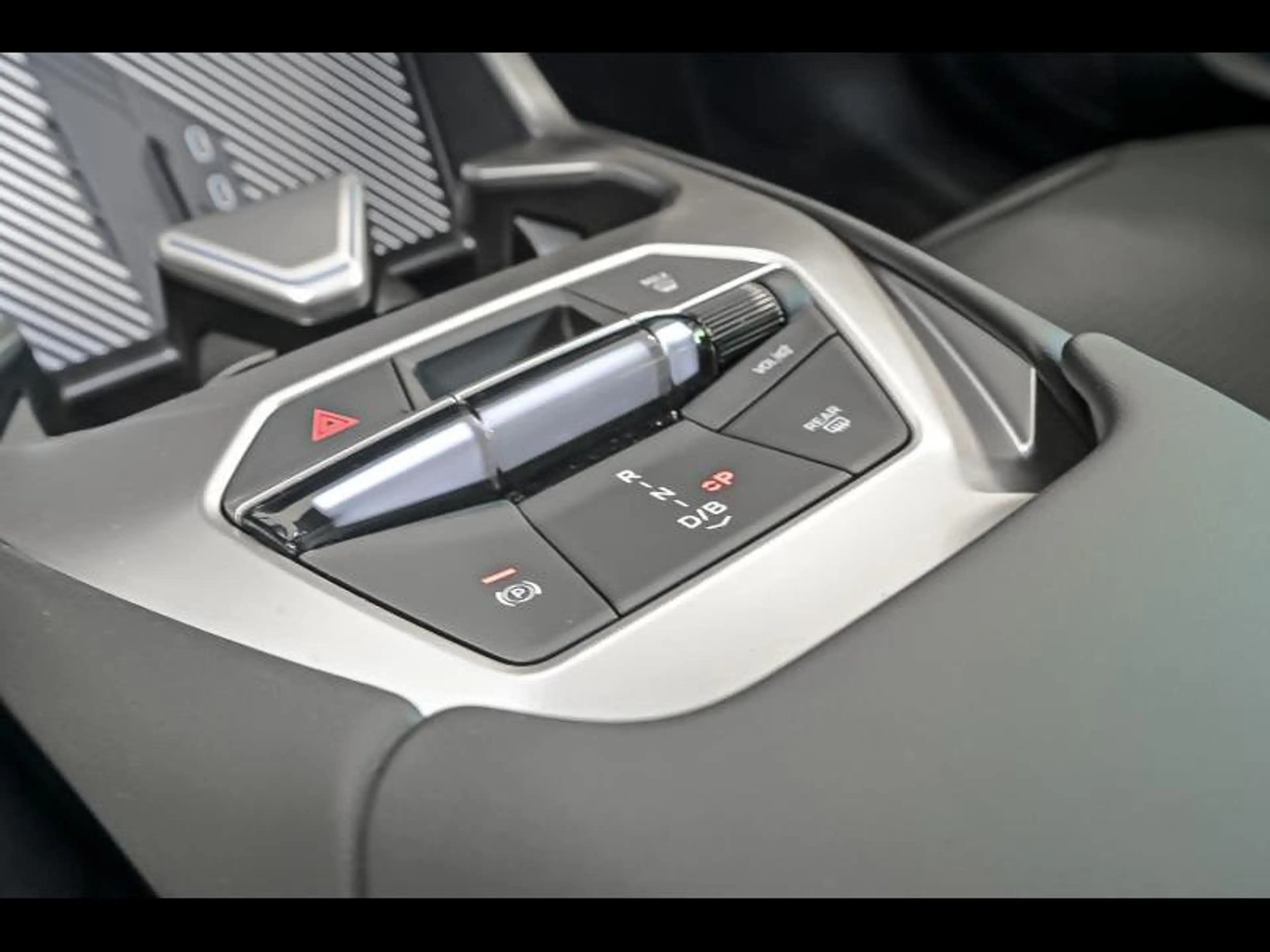 BMW iX3 xDrive50 - Pack Sport M — photo 10