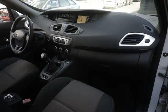 Renault Scenic view 9