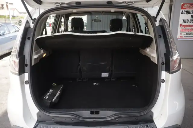 Renault Scenic view 19