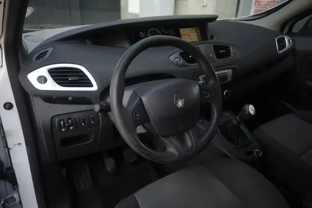 Renault Scenic view 14