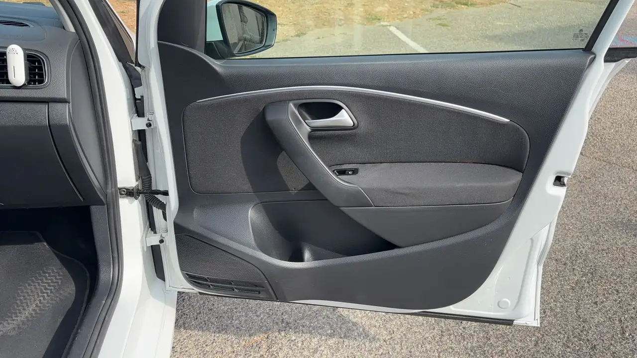 Volkswagen Polo Citadine 5 portes — photo 23