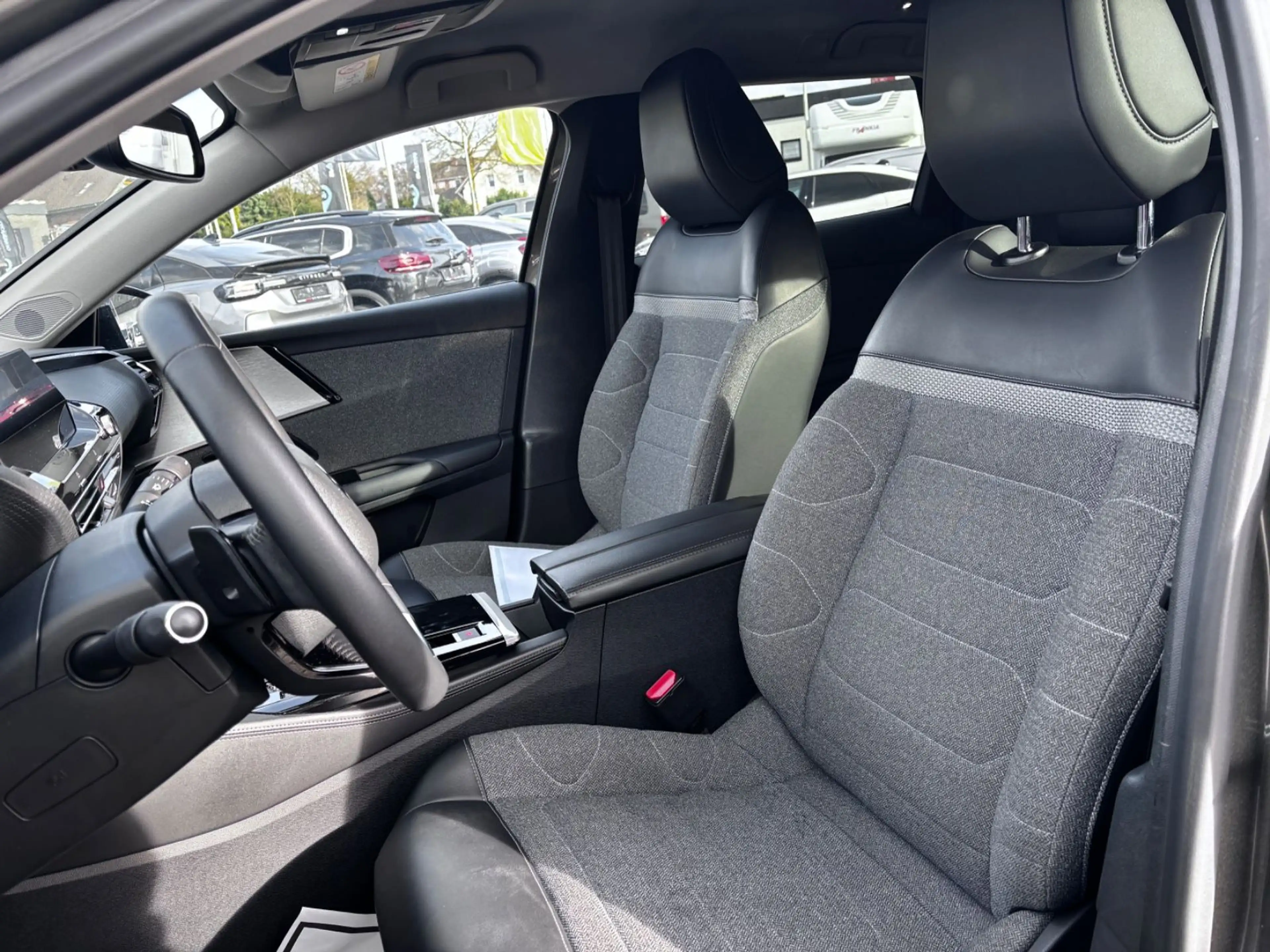 Citroen C5 X PT130 S&S EAT8 Feel Pack — photo 8